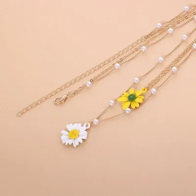 Beautiful Simple Pearl Daisy Flower Necklace